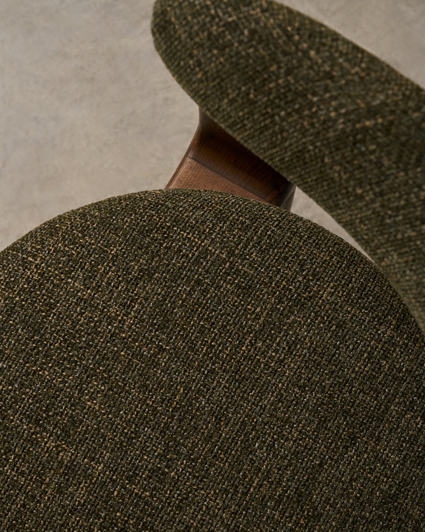 Kave Home Granite eetkamerstoel 3-poot chenille Groen/walnoot