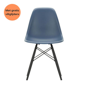 Vitra Eames DSW eetkamerstoel Sea Blue zwart esdoorn