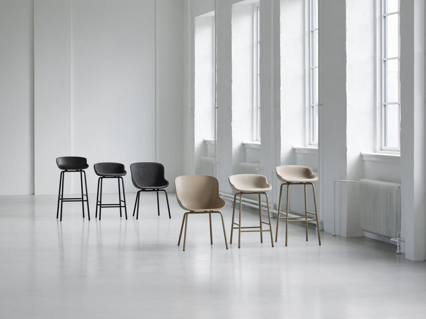 Normann Copenhagen Hyg barkruk H65 Sand staal
