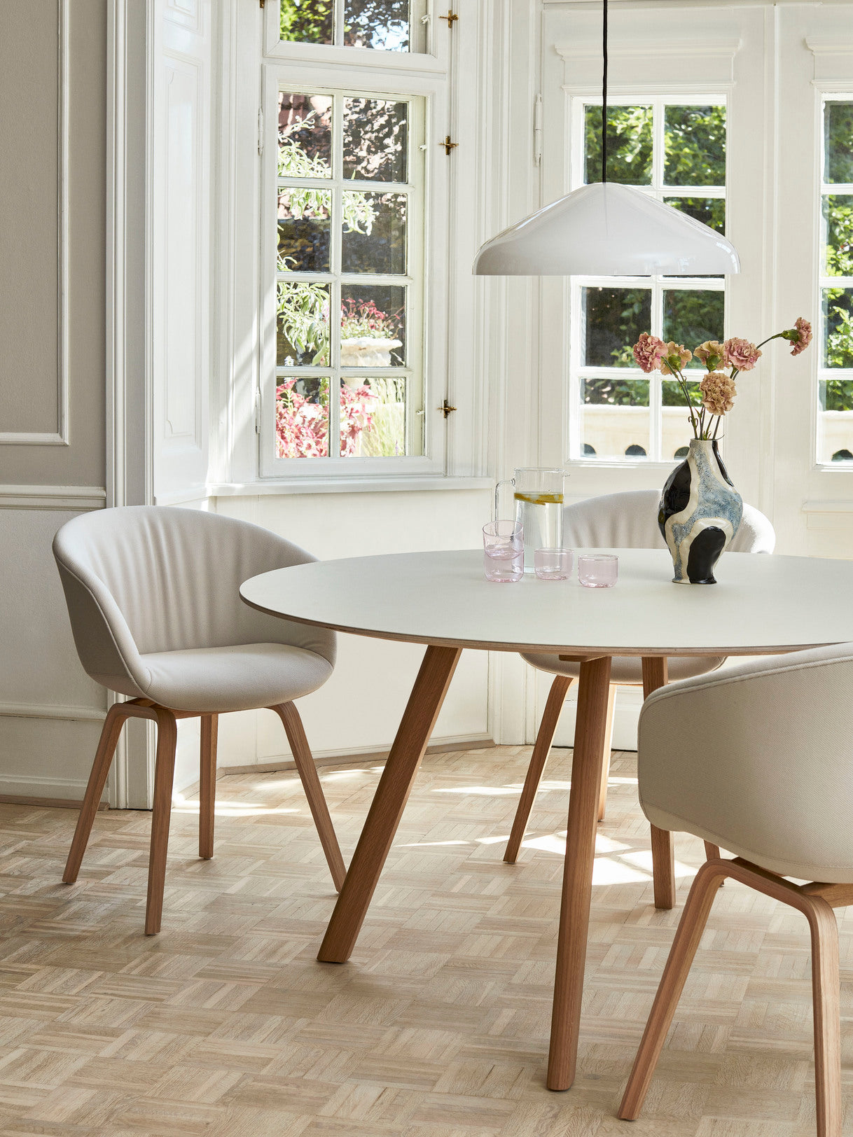 HAY Copenhague CPH 25 Round eettafel 140 cm zwart eiken