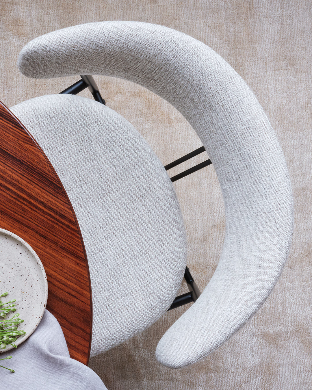 Gubi Violin eetkamerstoel volledig gestoffeerd Gabriel Tempt