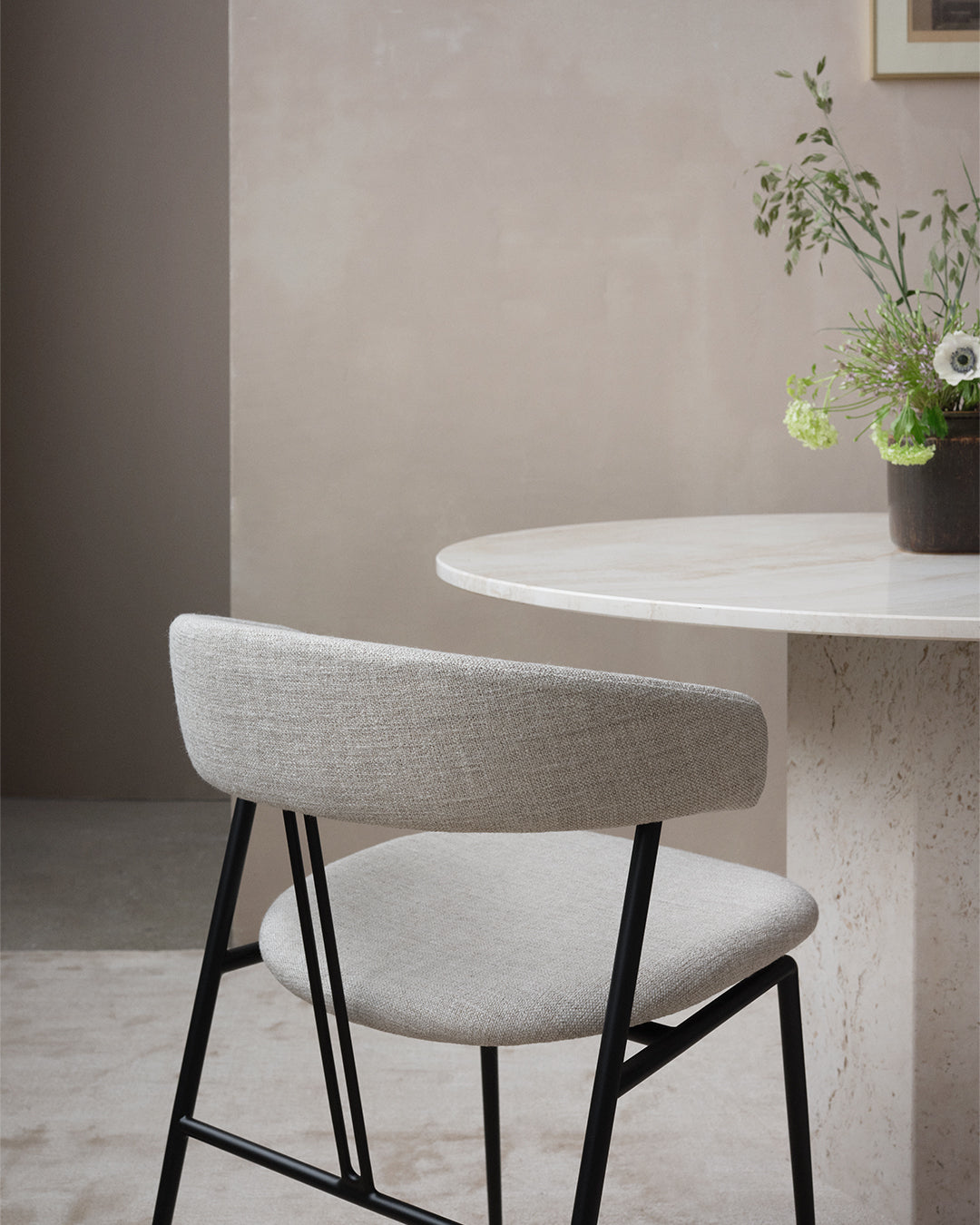 Gubi Violin eetkamerstoel volledig gestoffeerd Gabriel Tempt