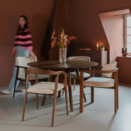 Burgundy eetkamerstoelen: dé trendkleur voor een warme eetkamer