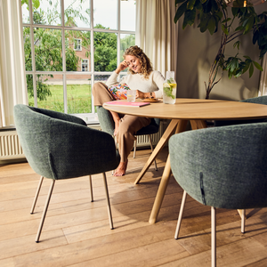 HelloChair HC17 Manoa armstoel spinpoot zwart Chacha Beige