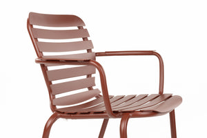 Zuiver Vondel tuinstoel met armleuning Red