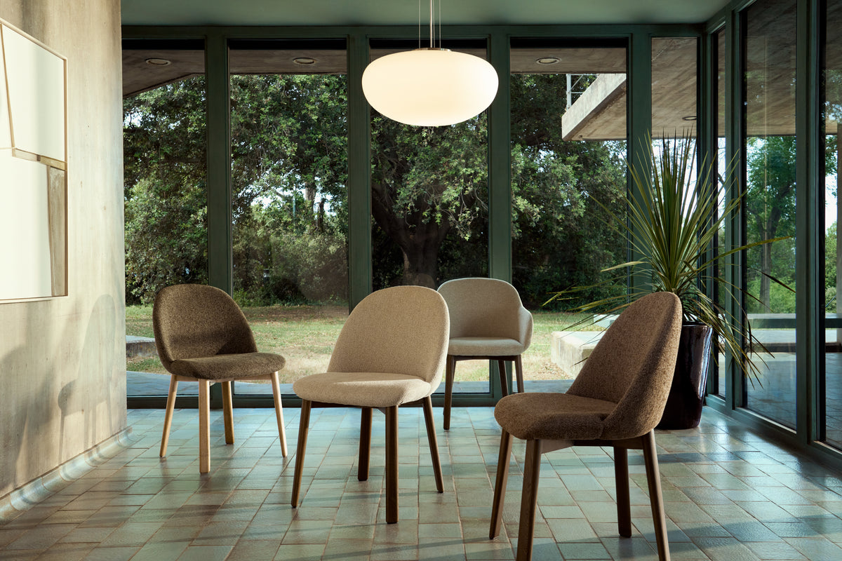 Kave Home Meila eetkamerstoel chenille Terracotta donker hout