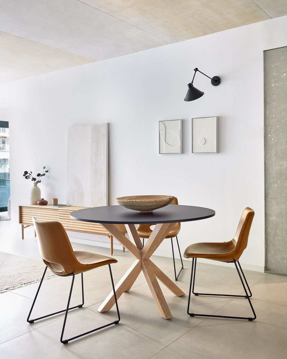 Kave Home Argo eettafel rond Ø120 cm Black/Natural
