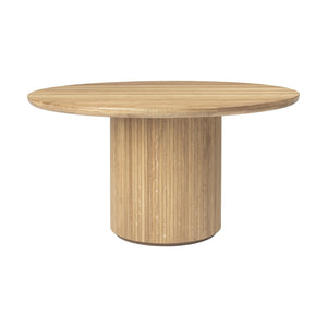 Gubi Moon eettafel Ø120 cm geolied eiken