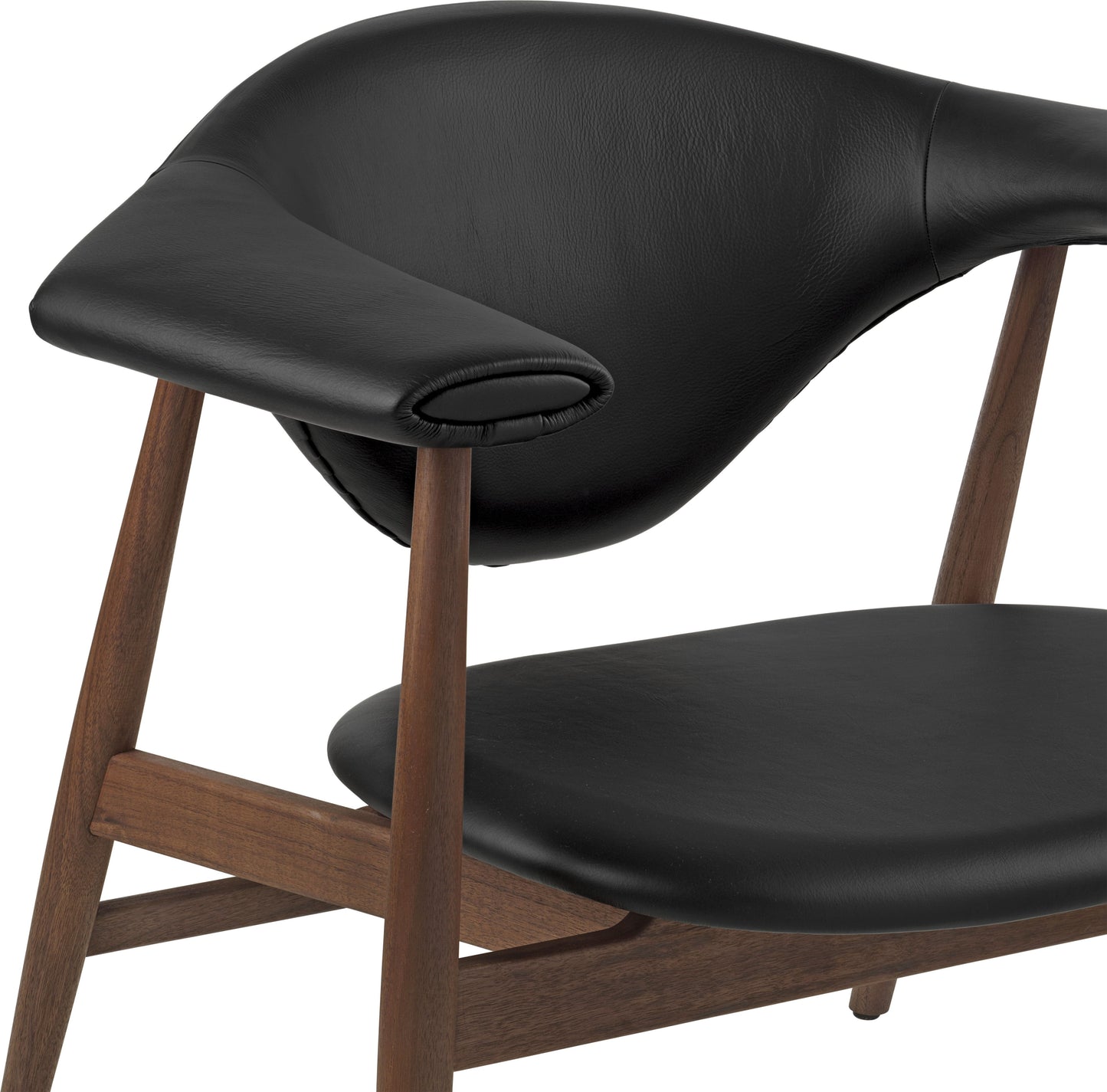 Gubi Masculo fauteuil walnoothout zwart leer
