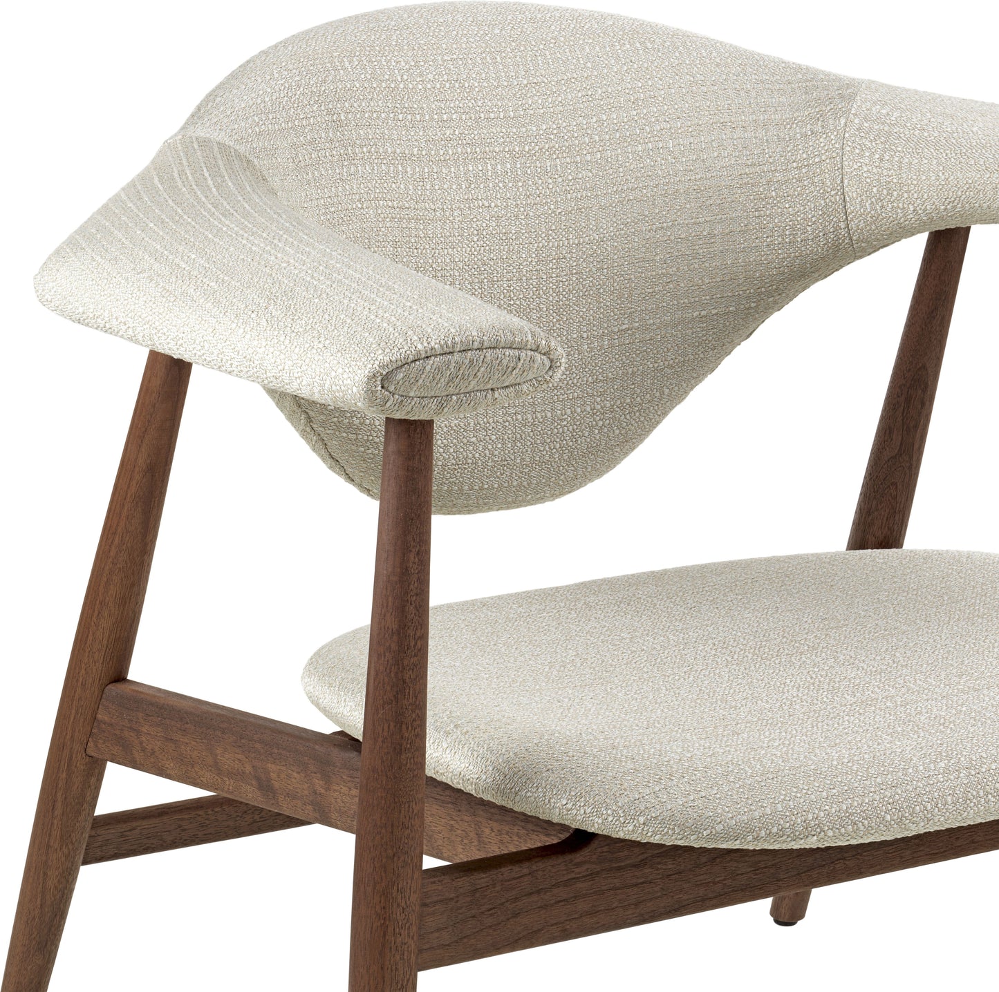 Gubi Masculo fauteuil walnoothout gestoffeerd Dedar Eero 106