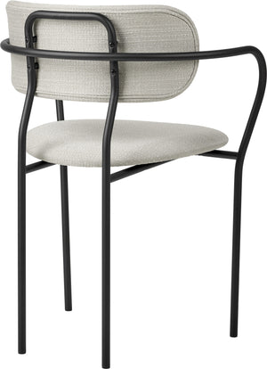 Gubi Coco armstoel gestoffeerd Dedar Eero 106