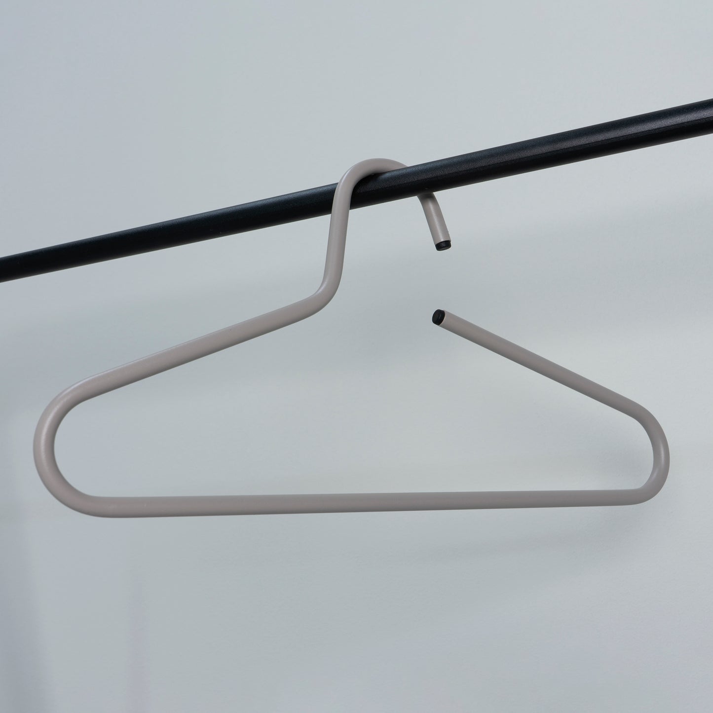 Spinder Design Victorie kledinghanger Silky Taupe