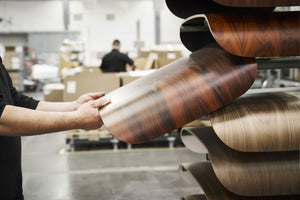 Vitra Eames Loungechair met ottoman Premium Leder Jade noten naturel