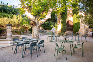 Fermob Studie tuinstoel met arm Chili