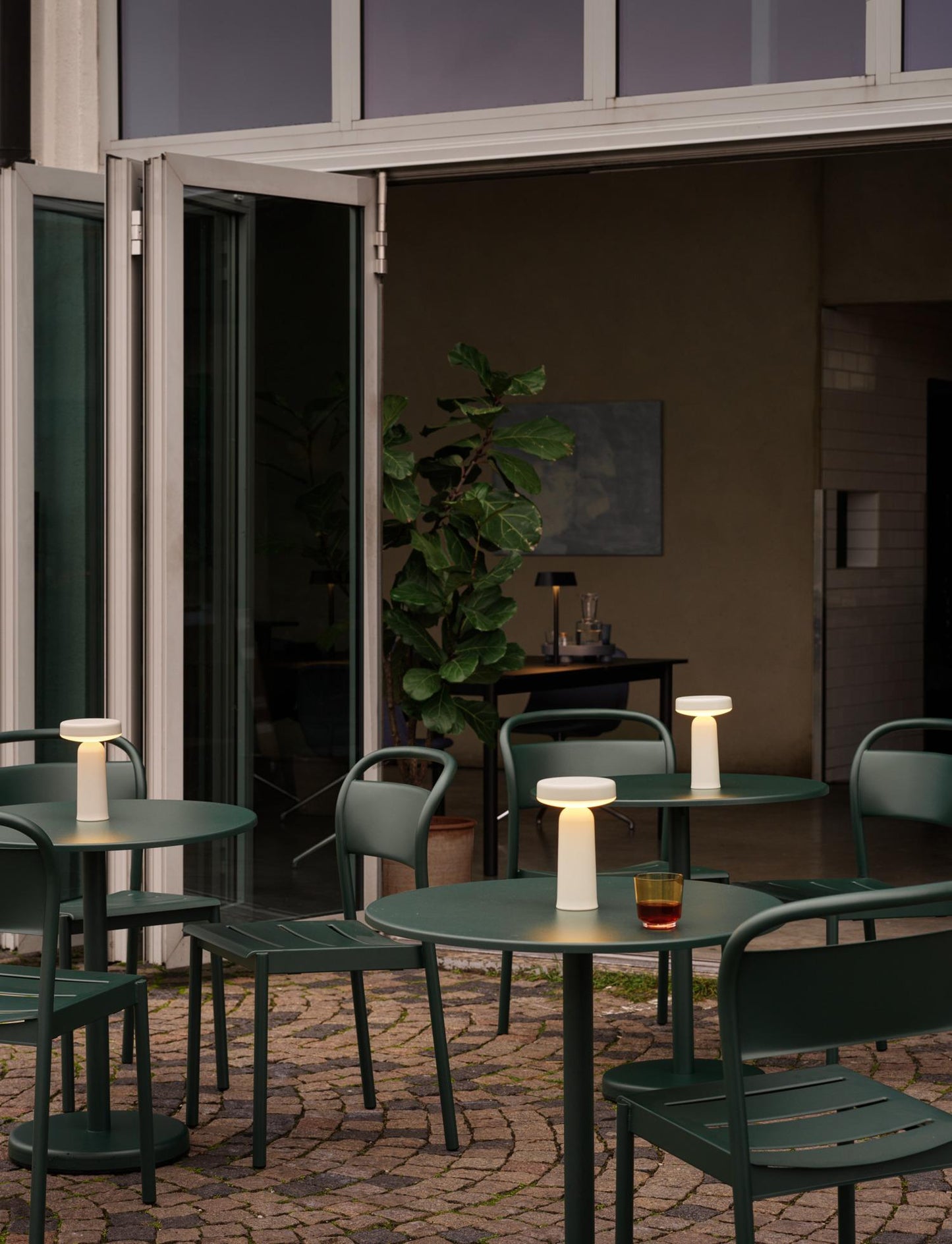 Muuto Linear Steel tuinstoel Dark Green