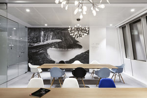 Vitra Eames DAW eetkamerstoel met arm vast zitkussen White esdoorn