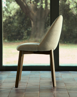 Kave Home Meila eetkamerstoel chenille Beige donker hout