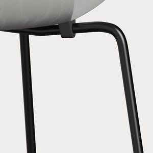 Fritz Hansen Grand Prix eetkamerstoel black ash coloured Nine Grey