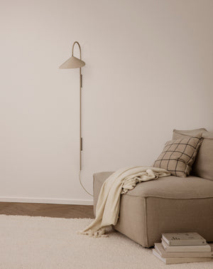 Ferm Living Arum Swivel wandlamp lang Cashmere