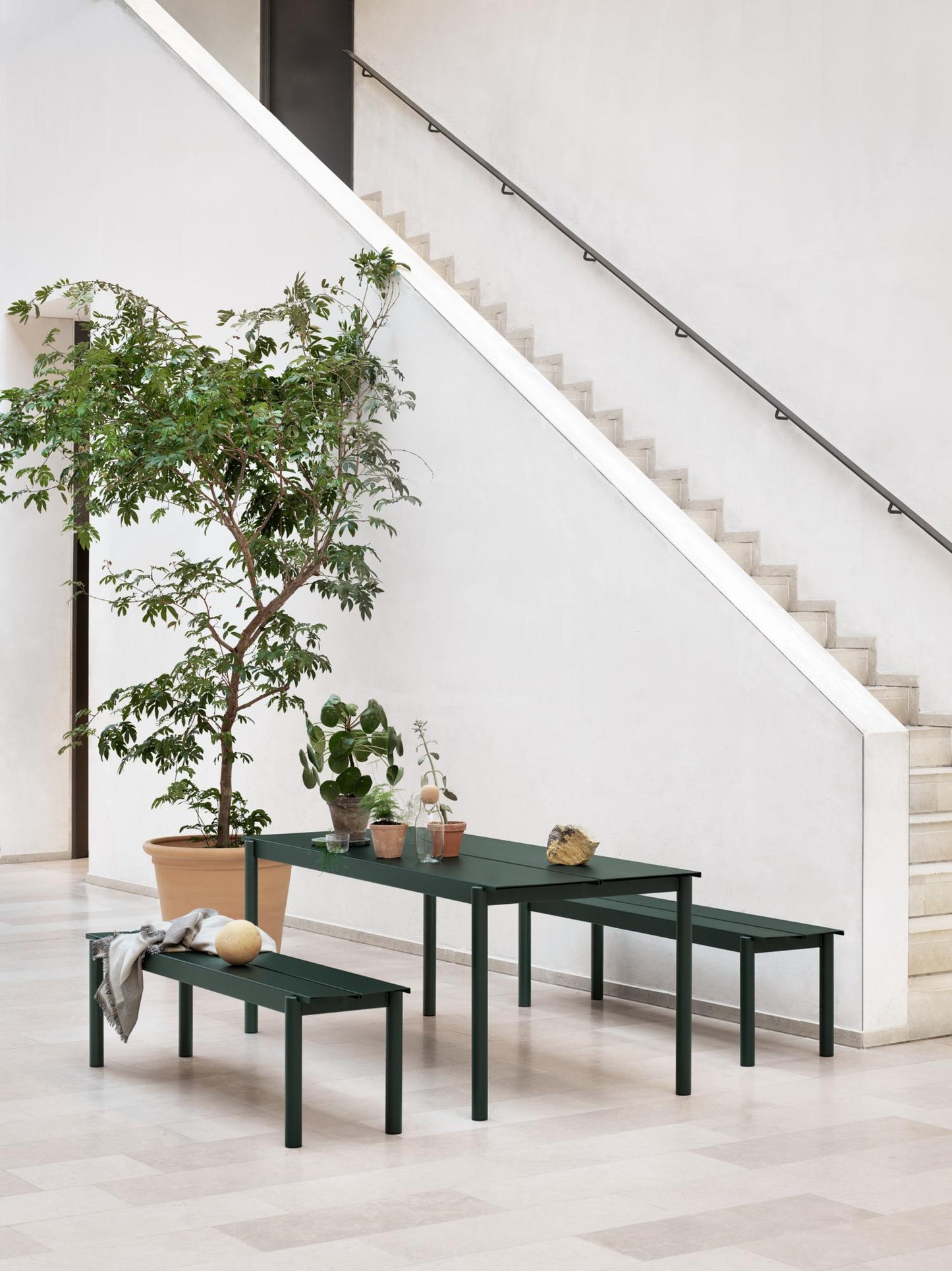 Muuto Linear Steel tuinbank 170 cm Dark Green