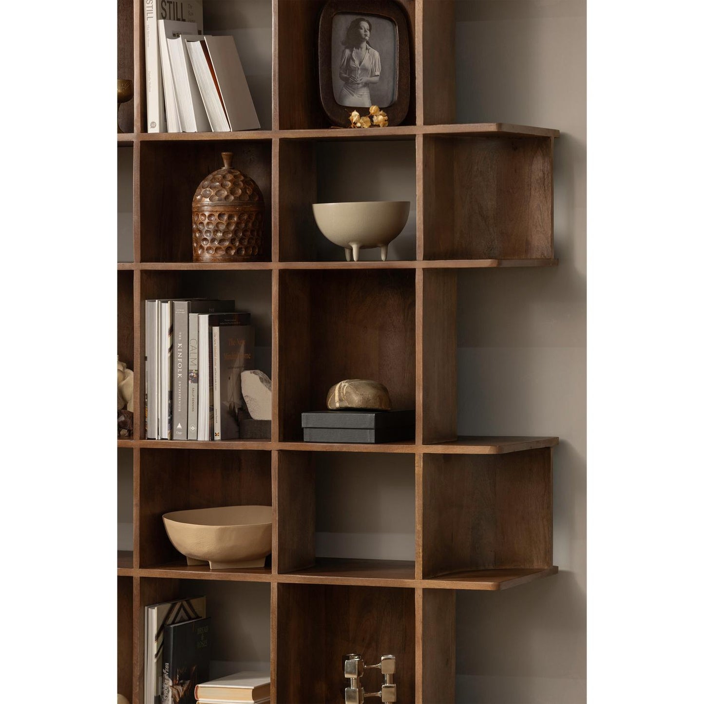 WOOOD Sinne boekenkast mangohout walnoot