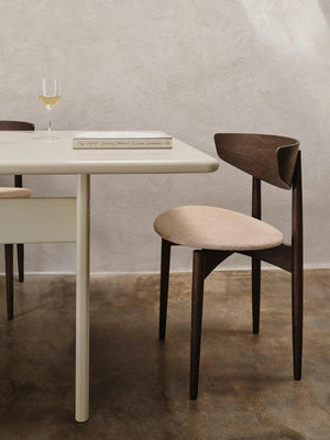 Ferm Living Herman eetkamerstoel Dark Stained/Soft Bouclé Natural