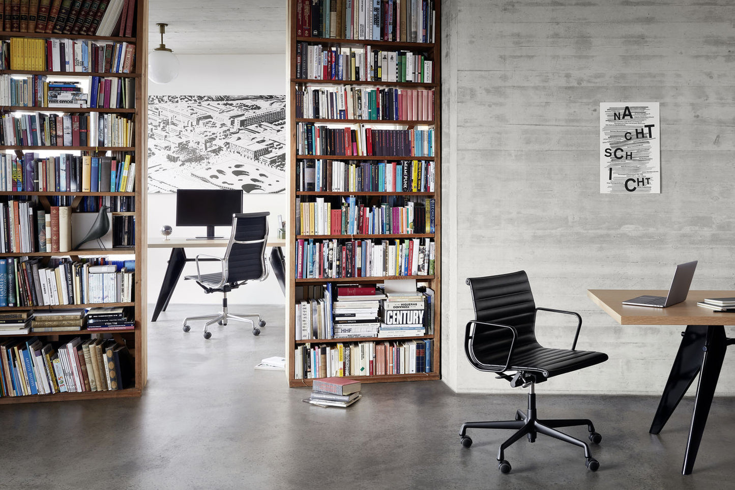 Vitra Eames Aluminium EA 119 bureaustoel draaibaar Premium Leather Nero
