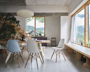 Vitra Eames DSW eetkamerstoel vast zitkussen Deep Black esdoorn