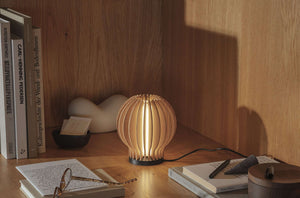 Eva Solo Radiant tafellamp rond oak Bruin