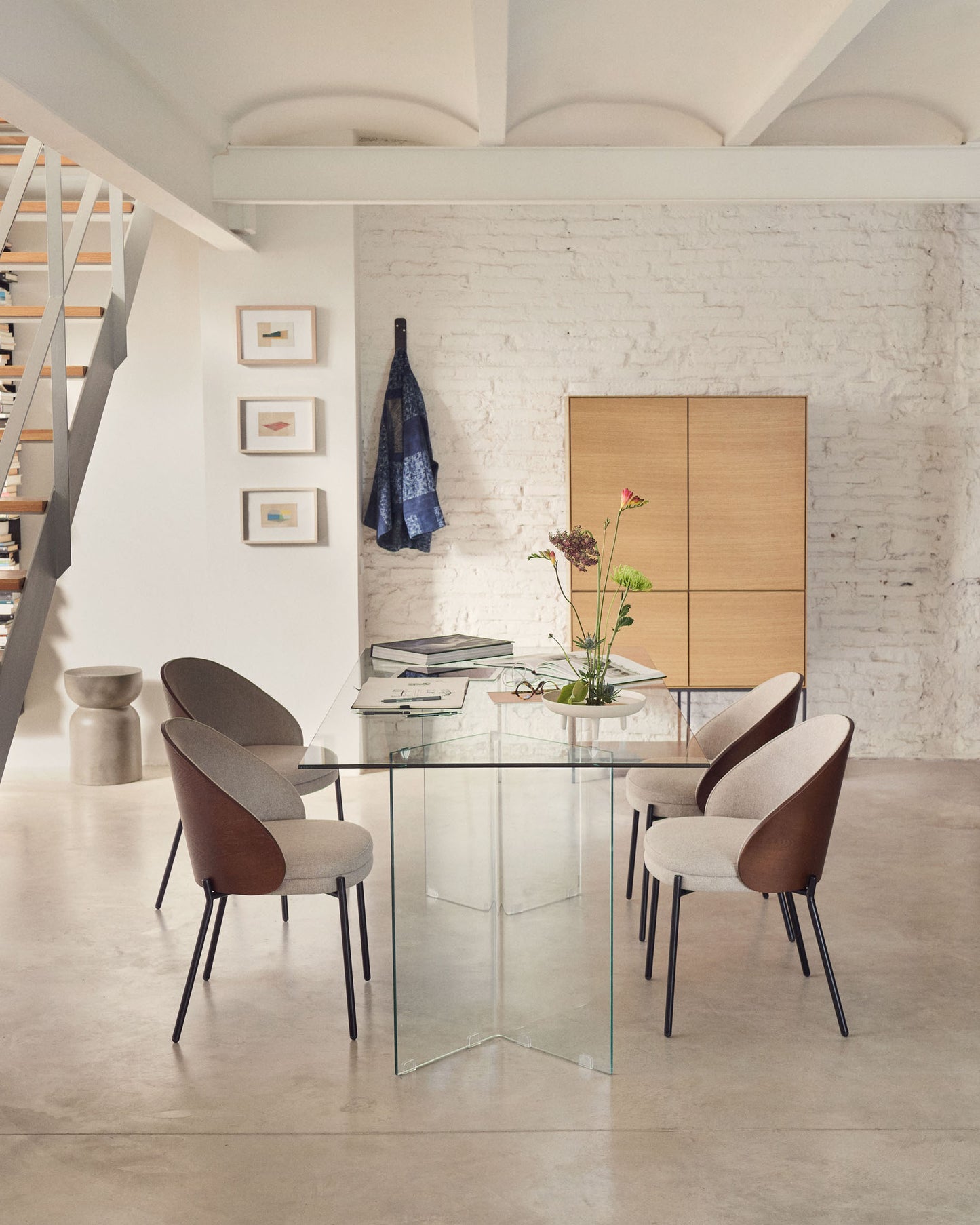 Kave Home Vedrana hoge buffetkast 4-deurs eiken
