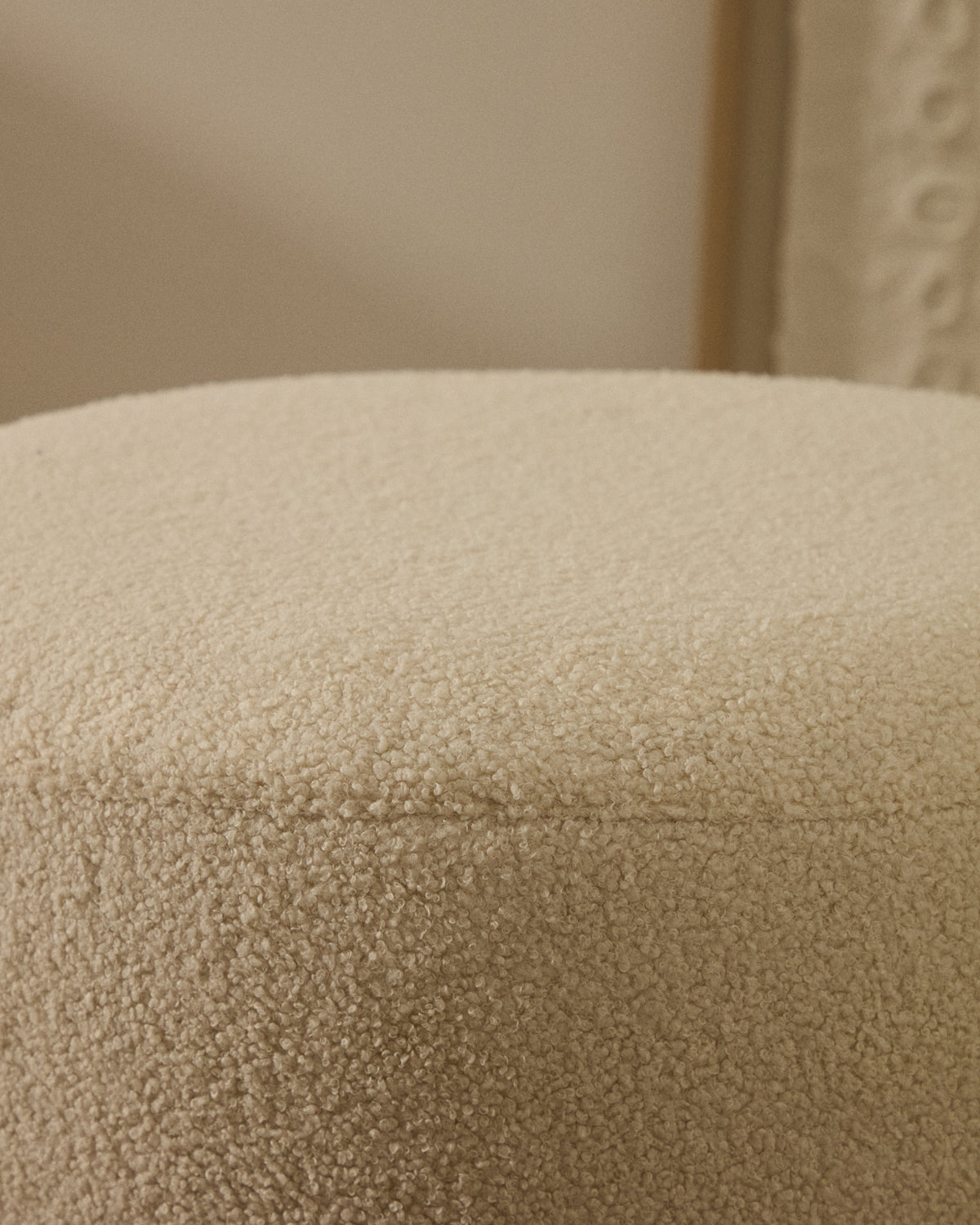 Kave Home Kaeli poef Ø60 cm bouclé Ecru
