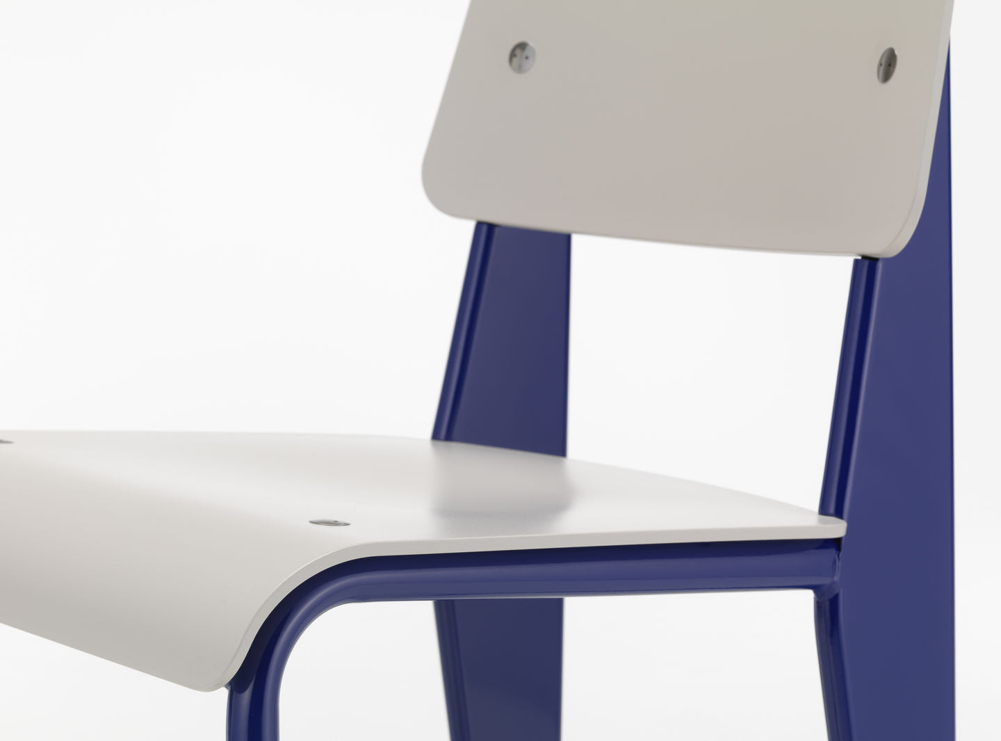 Vitra Standard SP eetkamerstoel warmgrey - marcoule bleu