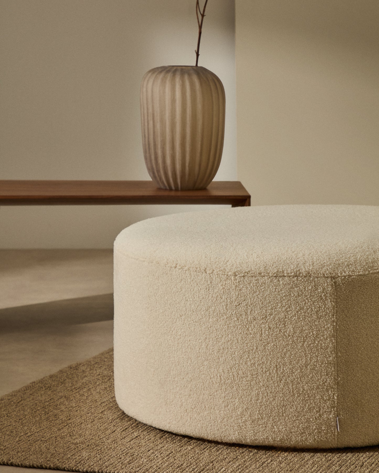 Kave Home Kaeli poef Ø90 cm bouclé Ecru