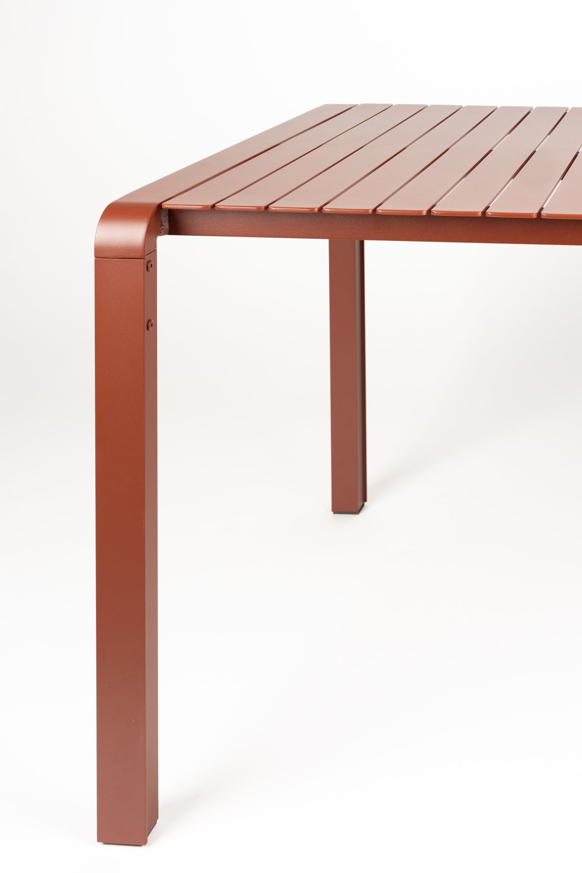 Zuiver Vondel tuintafel L215 Red