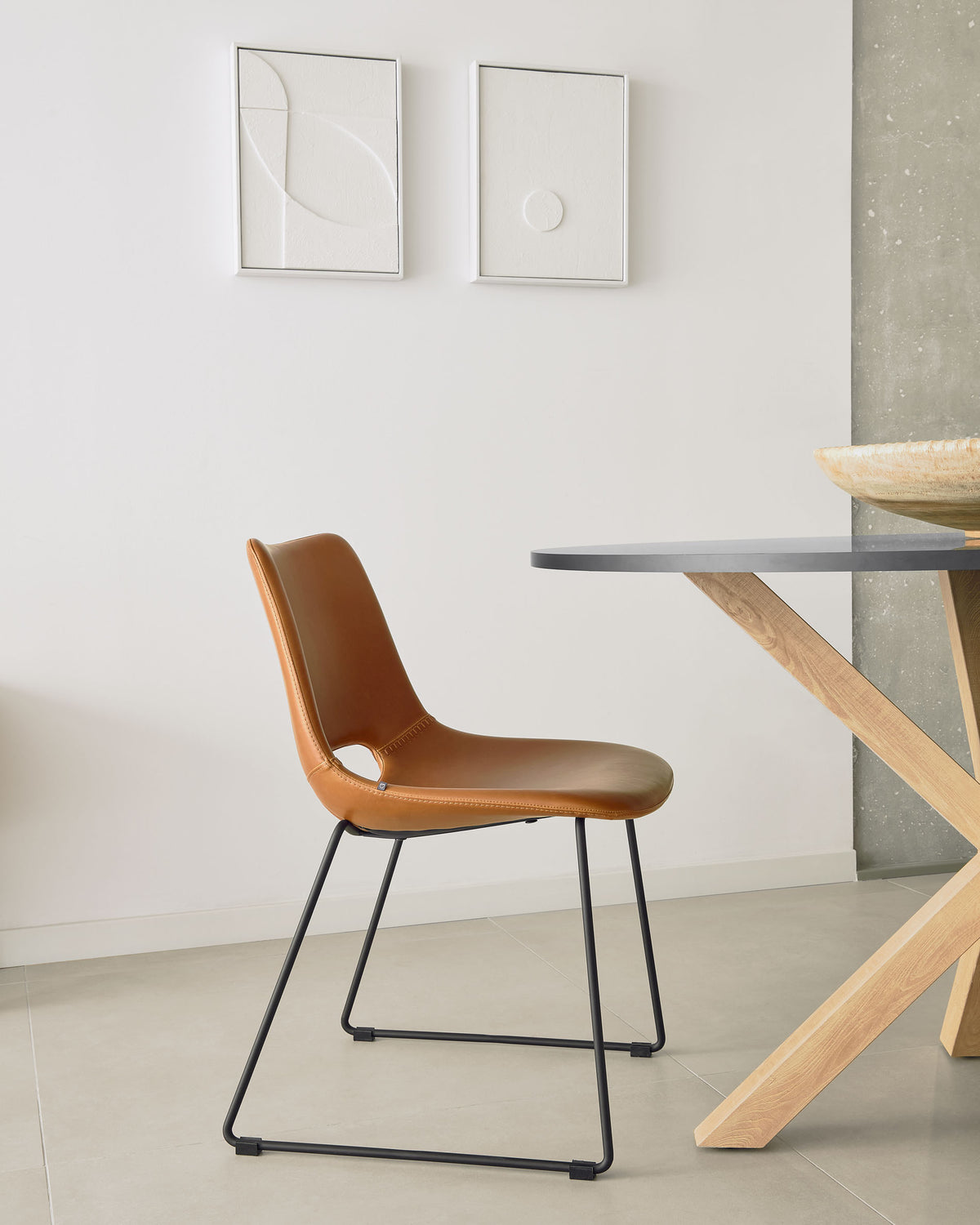 Kave Home Argo eettafel rond Ø120 cm Black/Natural