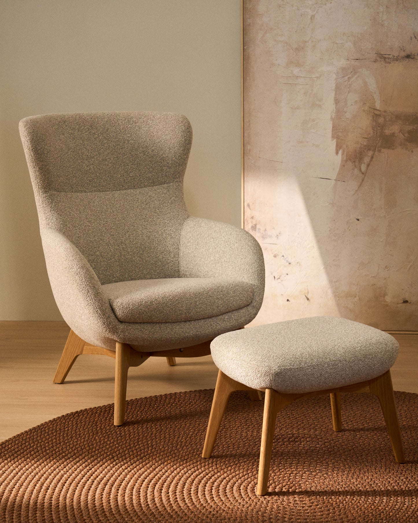 Kave Home Adiran fauteuil chenille Beige donker hout
