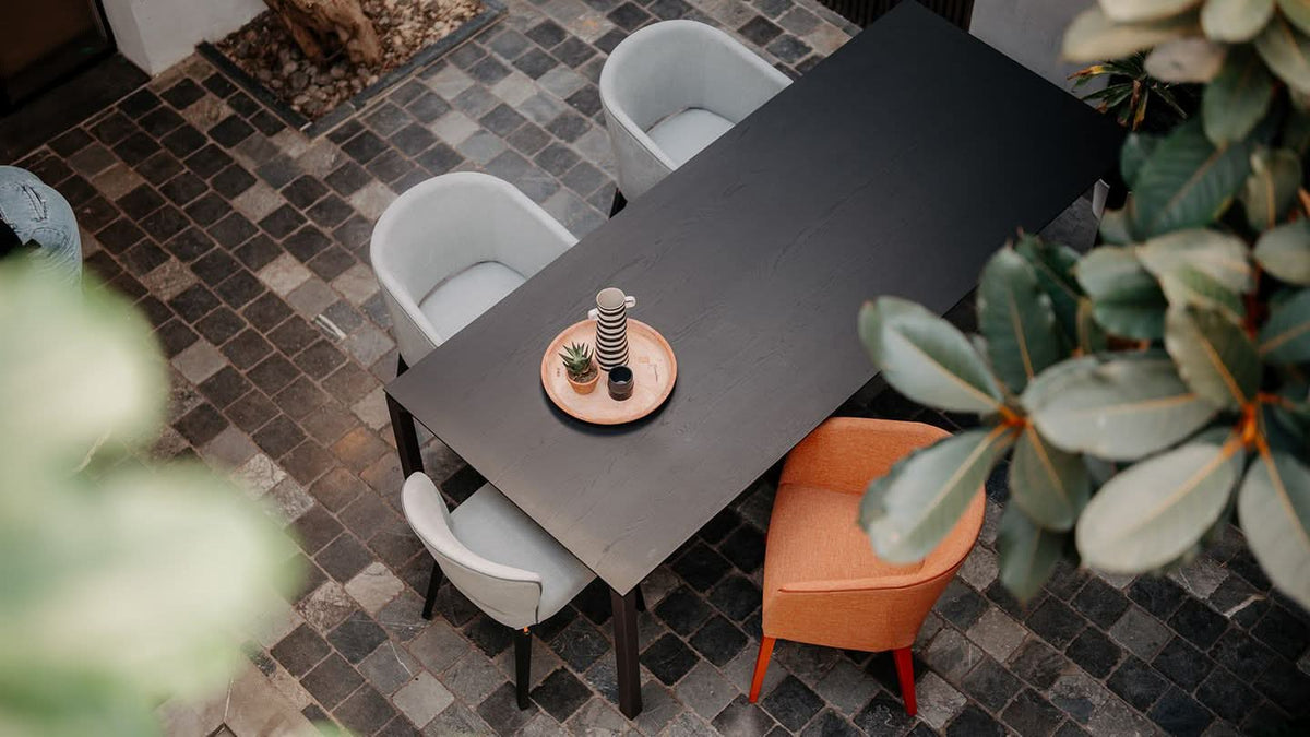 Mobitec Float T0100 eettafel rechthoek 200x100 cm mat gelakt eiken poot zwart
