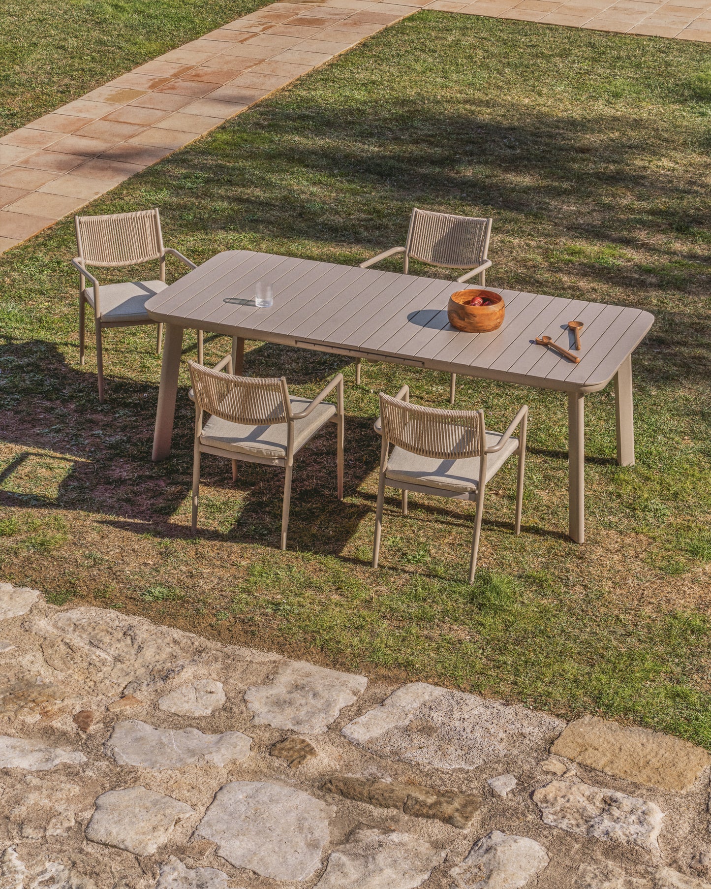 Kave Home Izola tuintafel uitschuifbaar rechthoek 220x100 cm Taupe