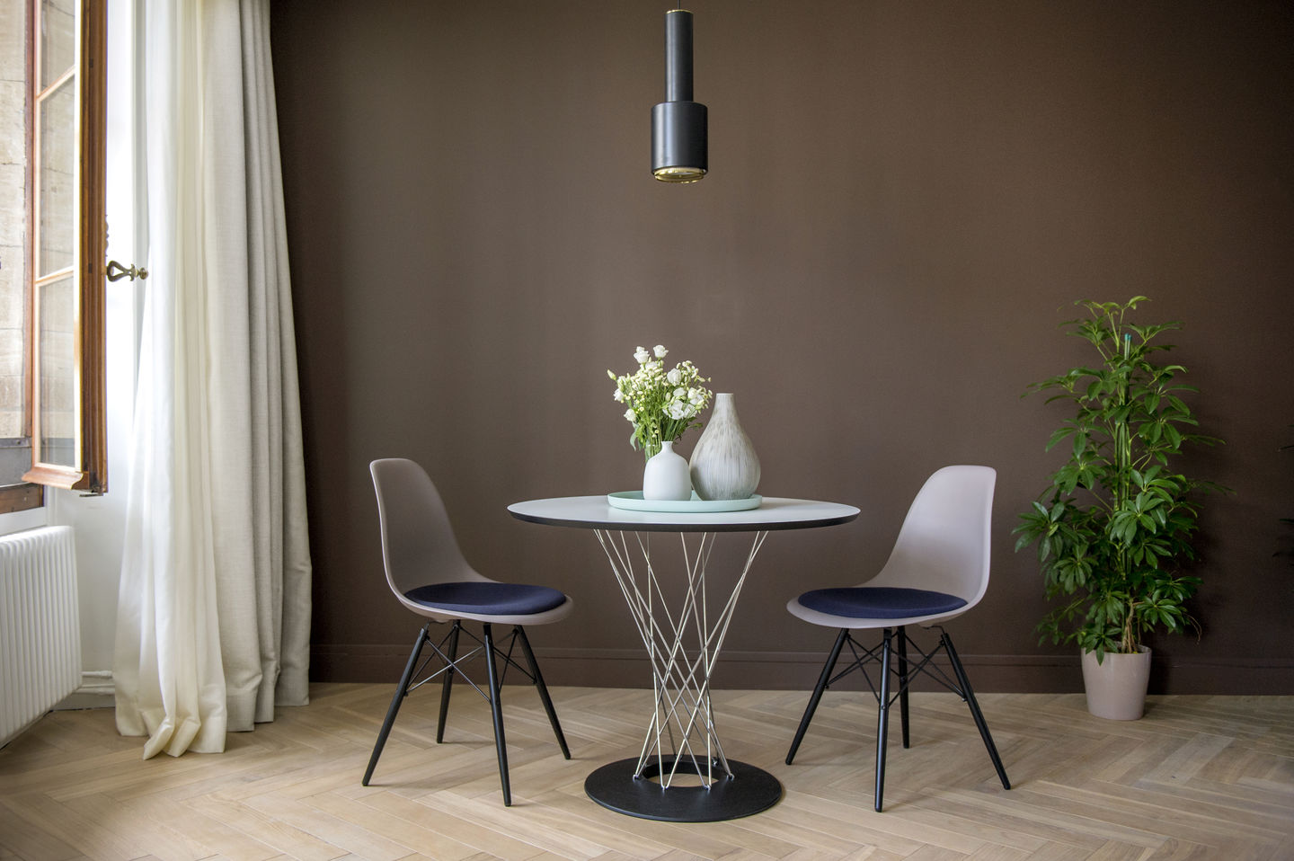 Vitra Eames DSW eetkamerstoel vast zitkussen Deep Black esdoorn