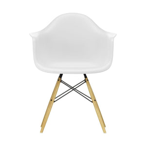 Vitra Eames DAW eetkamerstoel met arm Cotton White esdoorn