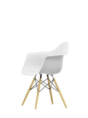 Vitra Eames DAW eetkamerstoel met arm Cotton White esdoorn