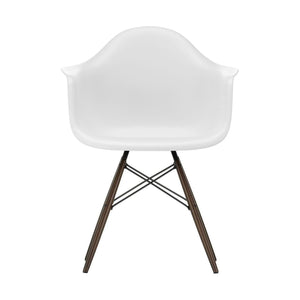 Vitra Eames DAW eetkamerstoel met arm Cotton White donker esdoorn