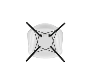 Vitra Eames DAW eetkamerstoel met arm Cotton White zwart esdoorn