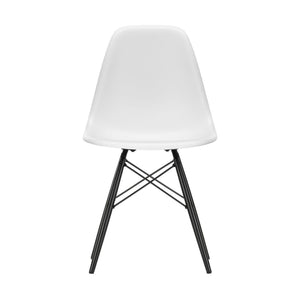 Vitra Eames DSW eetkamerstoel Cotton White zwart esdoorn