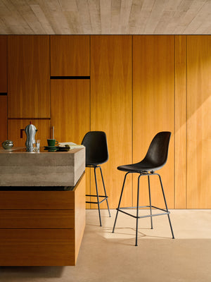 Vitra Eames barkruk H67 Sea Blue zwart gepoedercoat