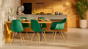 Vitra Eames DAW eetkamerstoel met arm vast zitkussen White esdoorn