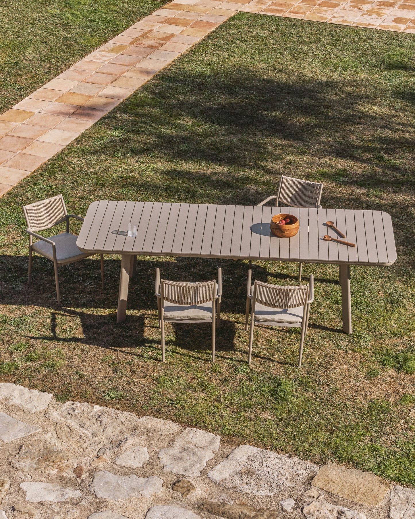 Kave Home Izola tuintafel uitschuifbaar rechthoek 185x100 cm Taupe
