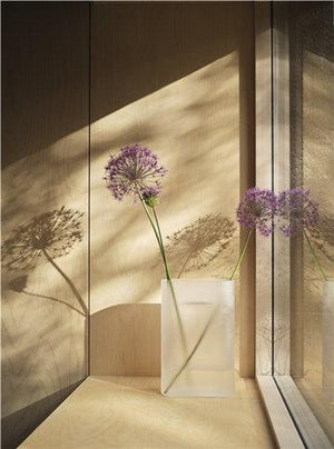 Muuto Ridge Vaas h35 wit frosted glass