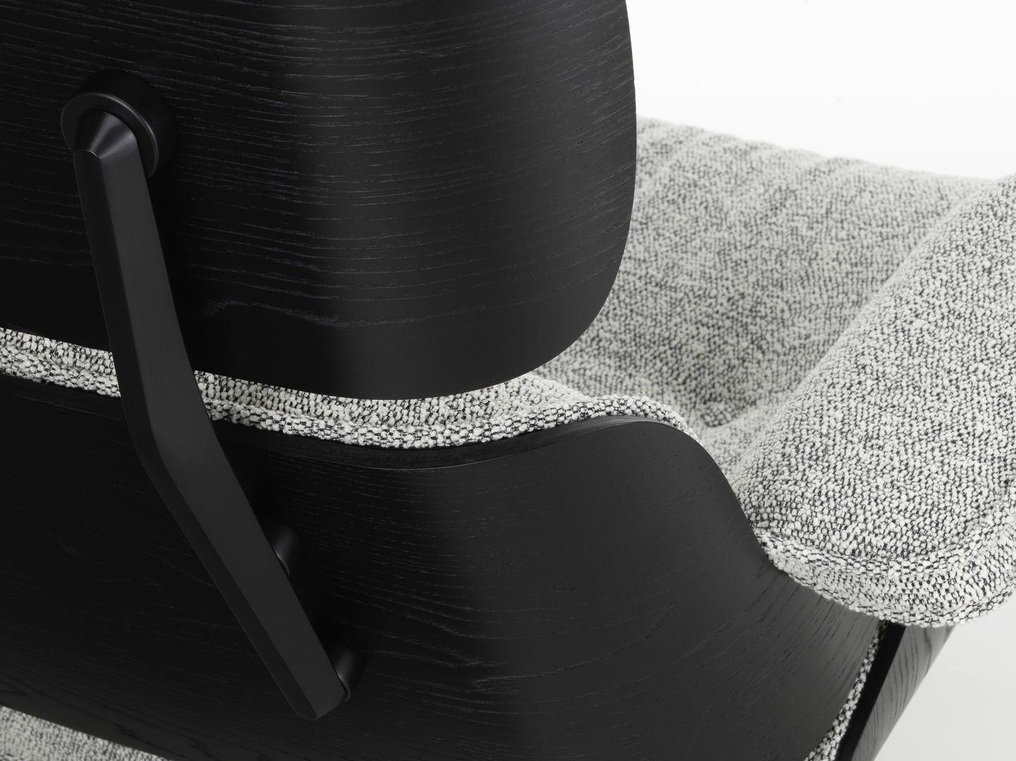 Vitra Eames Loungechair Nubia Salt'n Pepper kastanje zwart