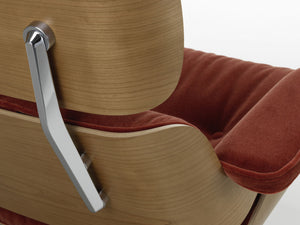 Vitra Eames Loungechair met ottoman Calma Brandy kersenhout naturel